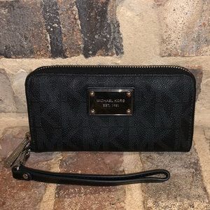MK wristlet (Black)